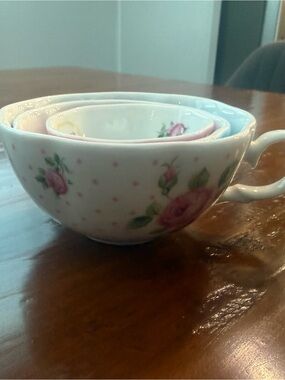 White Floral Porcelain Teacup/Measuring Cups with Pink Rose Pattern